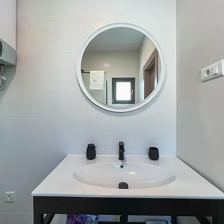 Vila Prestigious Seaside Luxury With Pool