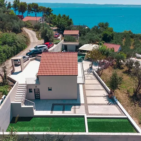 Vila Prestigious Seaside Luxury With Pool Split